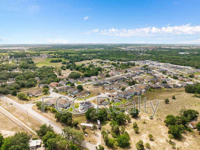 Building Photo - 825 Wildflower Rd