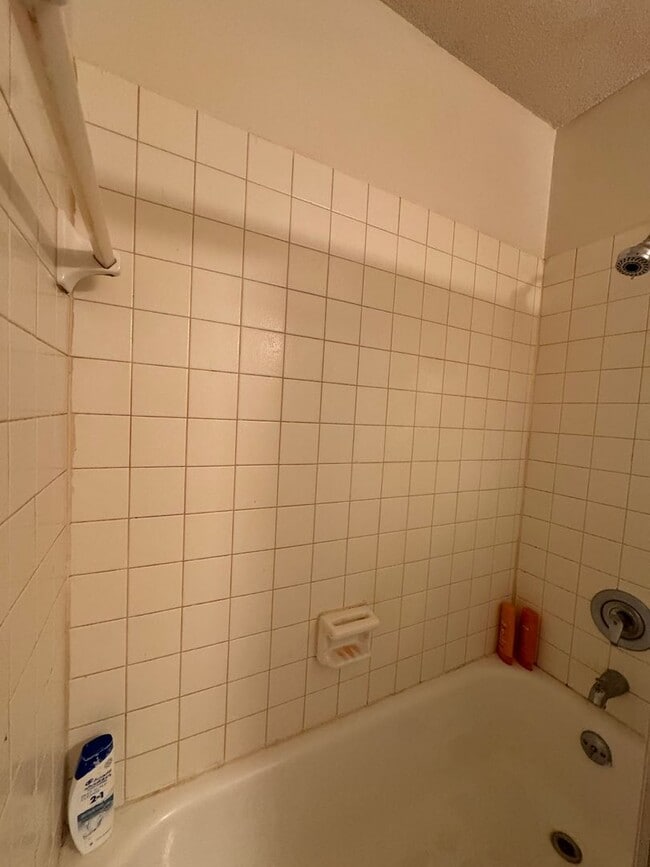 Building Photo - Bring in the NEW YEAR! NW Valleyhigh 2 bed...