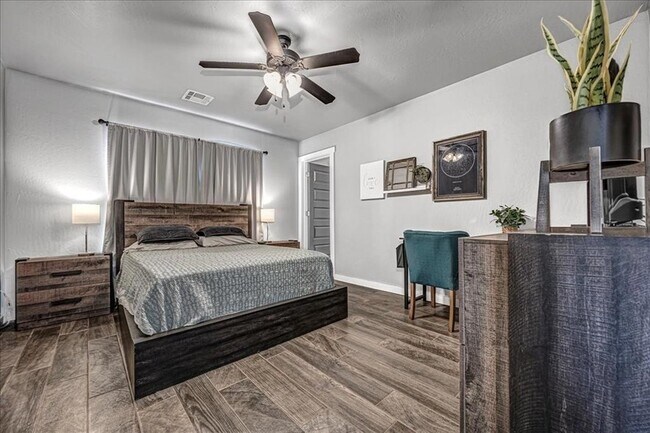 Building Photo - 10300 Glover River Dr