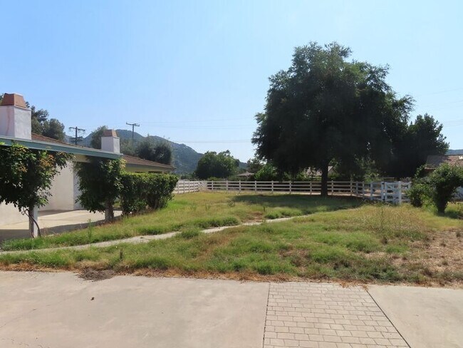 Building Photo - 29710 Vallejo Ave