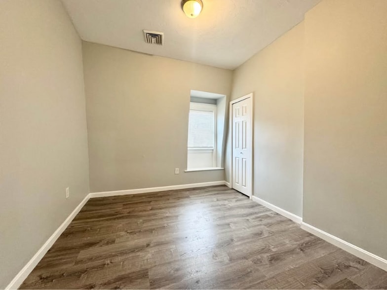 Building Photo - 31 Channing St