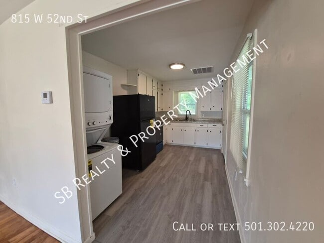 Building Photo - 815 W 52nd St