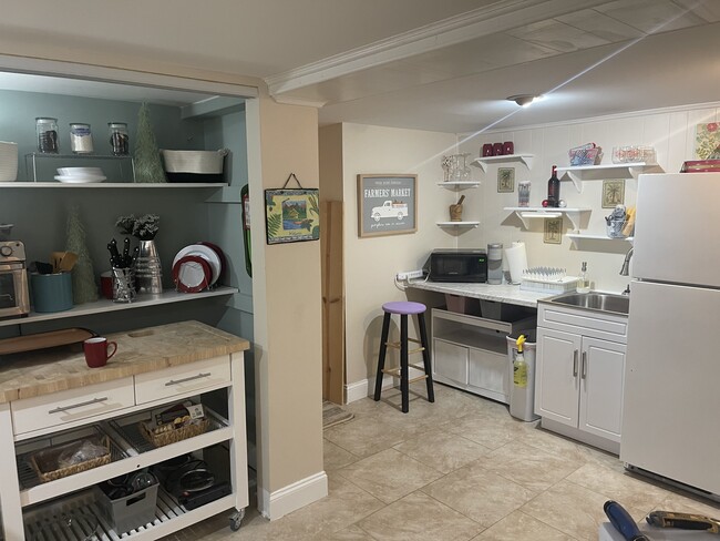 Extended kitchen area - 4310 Lincoln Rd