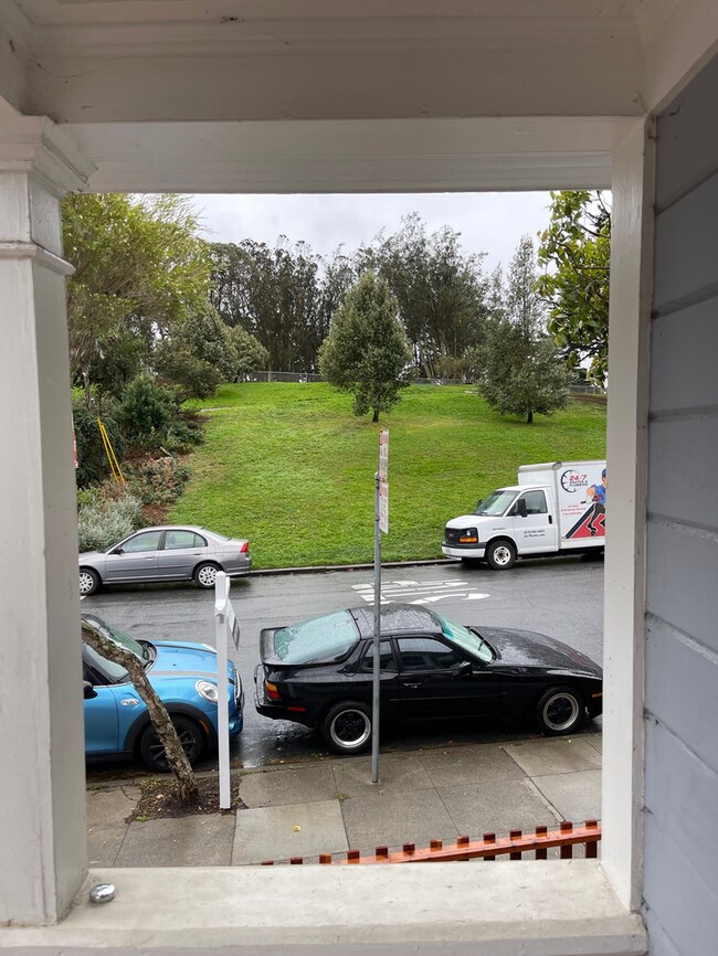 Building Photo - Updated Bernal Heights Holly Park Bungalow