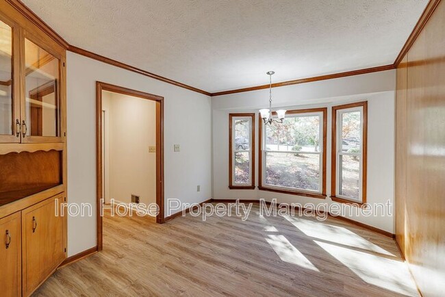 Building Photo - 1060 Windbrooke Ct