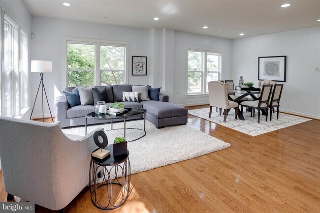 Building Photo - 4171 Rush St