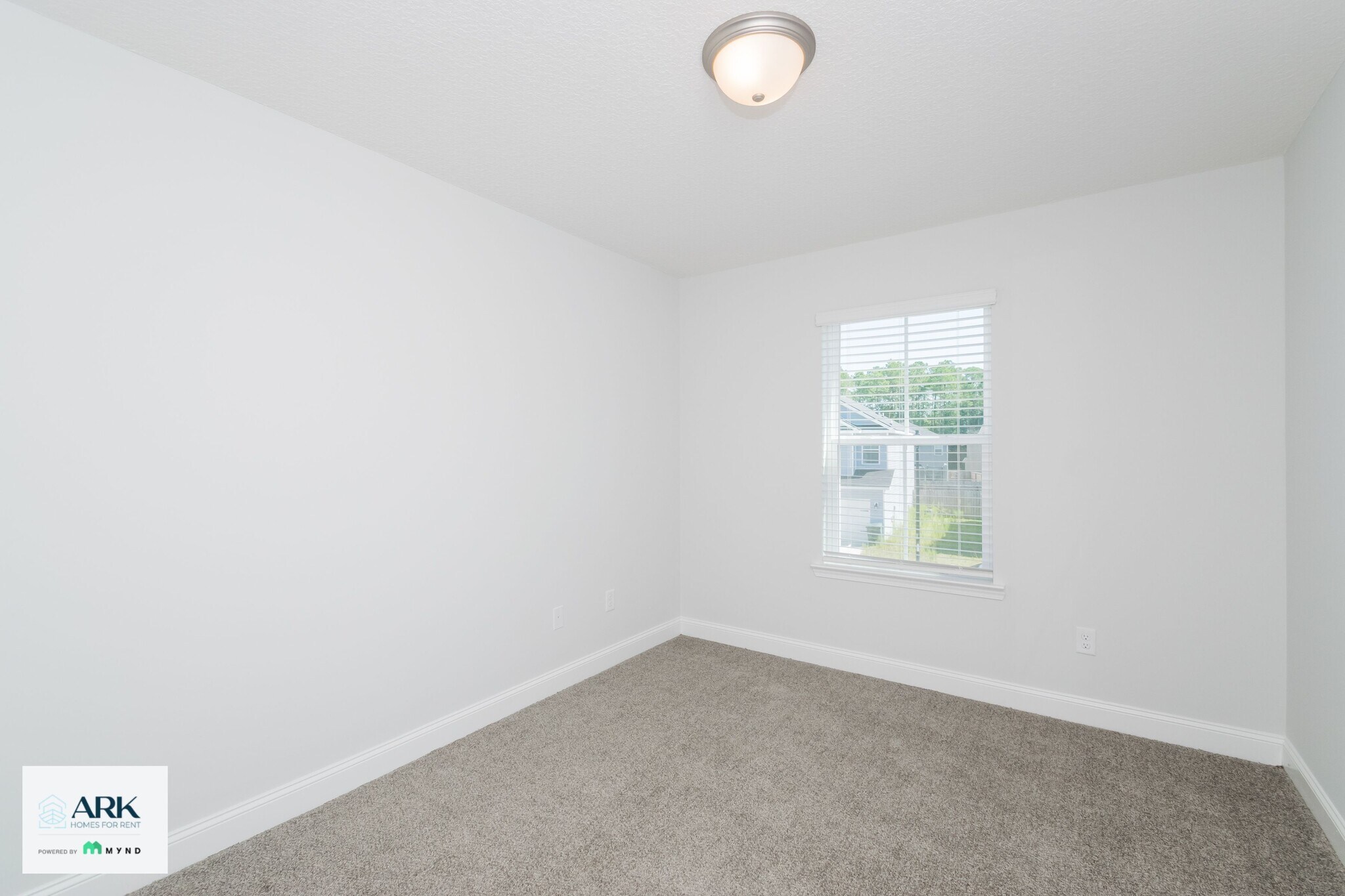 Building Photo - 135 Sugarberry Ln