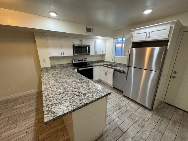 Building Photo - 6140 W Townley Ave