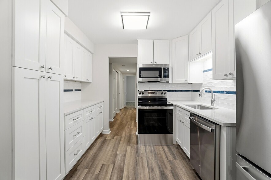 Building Photo - 9760 Bunker Hill Ln