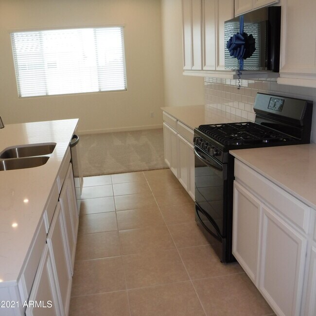 Building Photo - 16755 W Sand Hills Rd