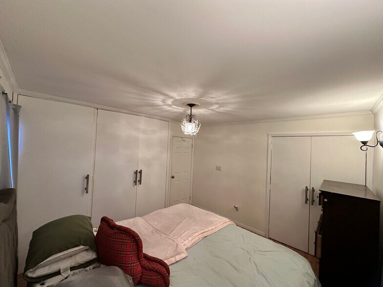 Building Photo - 14 Nagle Ln