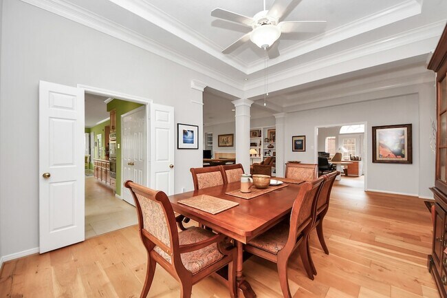 Building Photo - 19 Wild Meadow Ct