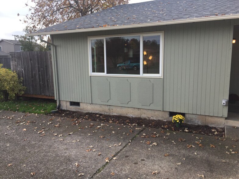 Building Photo - 520 N 38th Pl