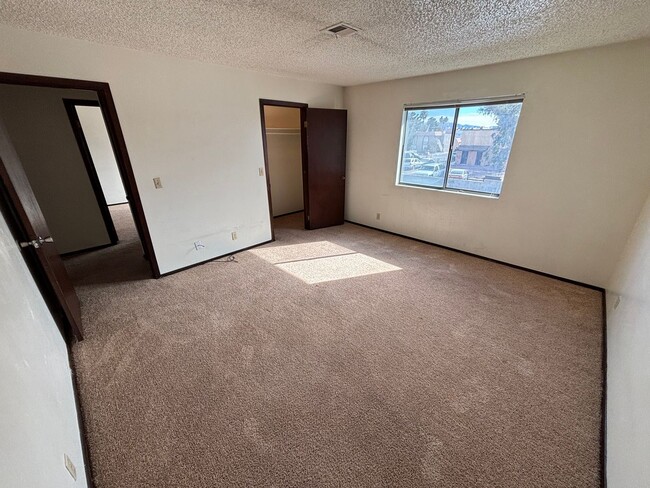 Building Photo - Cozy 2Bed/2Bath- 2 Story Condo w/ Beautifu...