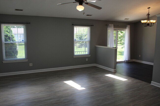 Building Photo - Cute Ranch Home in a great Avon Neighborhood!