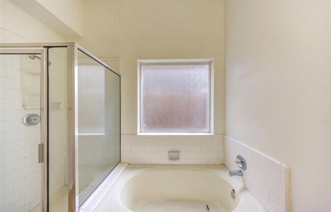 Building Photo - 16830 Scenic Gardens Dr