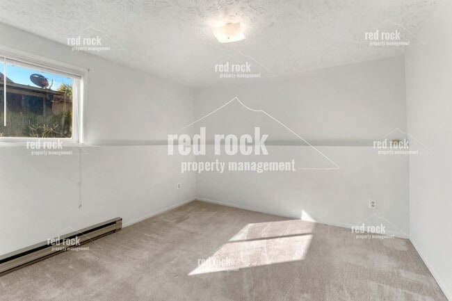 Building Photo - 820 S Liberty Dr