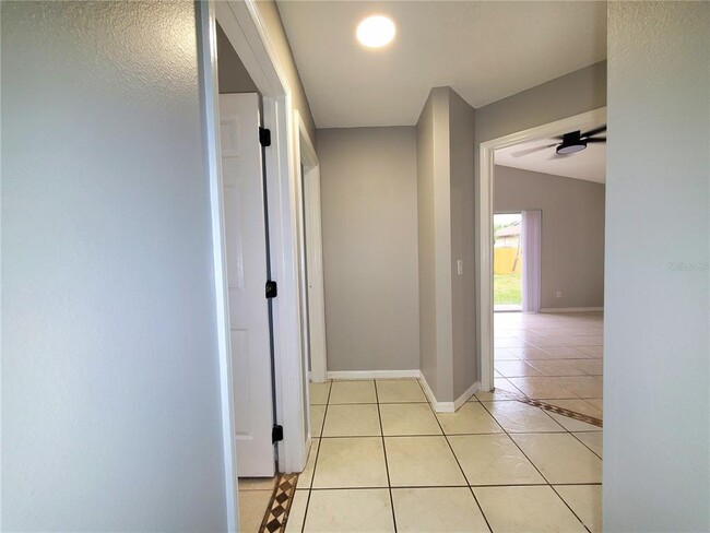 Building Photo - 10237 Vista Cove Ln