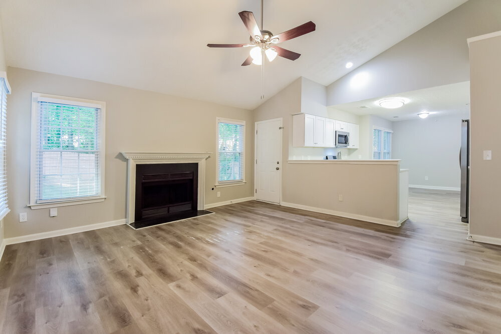 Building Photo - 547 Riverbirch Trce