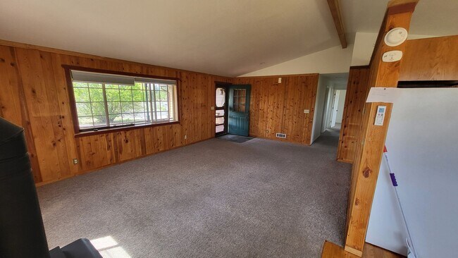 Building Photo - 3 Bed 2 Bath Single level - Horse Property...