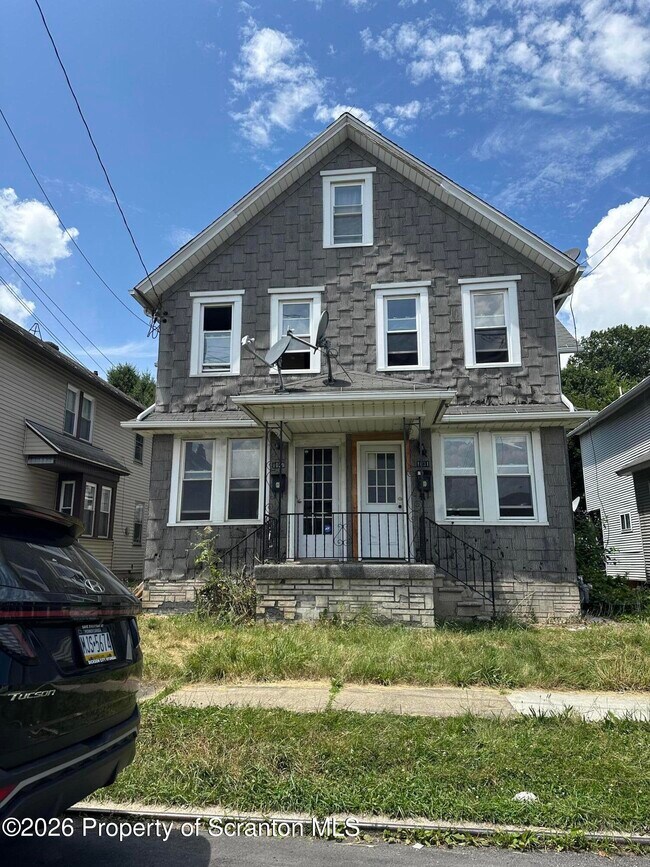 Building Photo - 1029 Diamond Ave