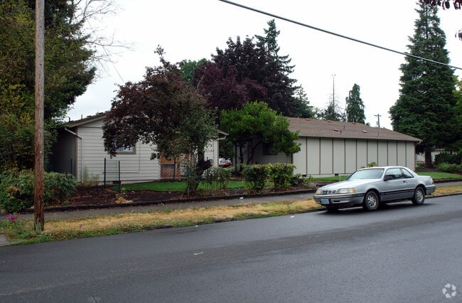 Building Photo - Highland Manor Annex