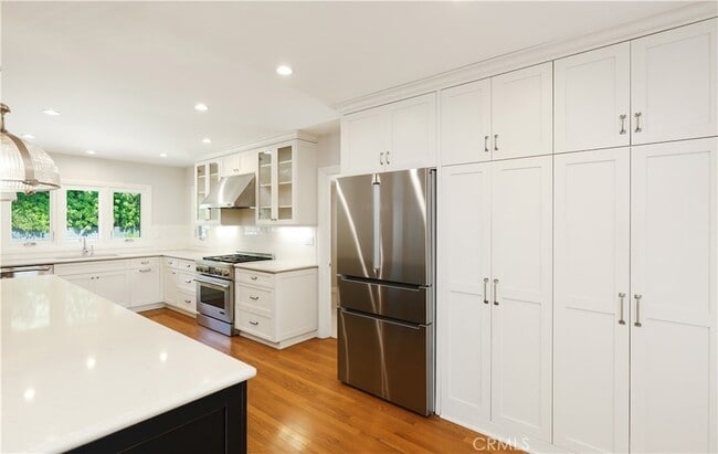 Building Photo - 933 W Riviera Dr