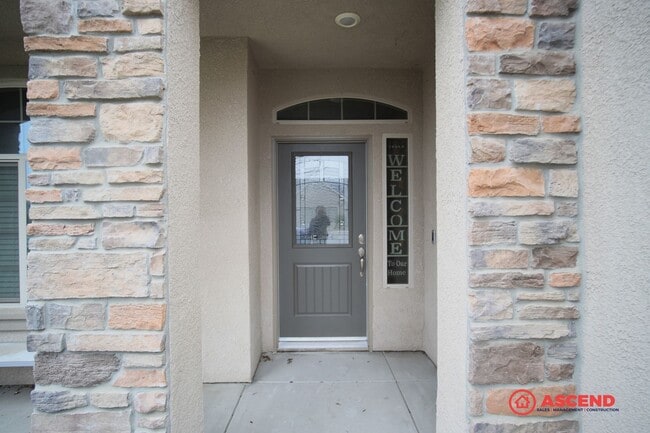 Building Photo - Remarkable 4 Bedroom Home With Office!