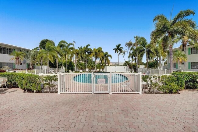 Building Photo - 1821 NE 62nd St