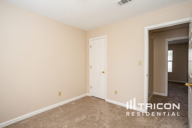 Building Photo - 815 Tramore Dr