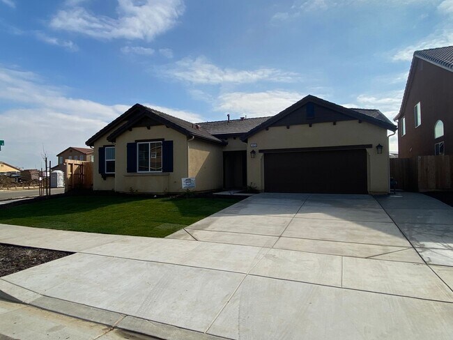 Building Photo - 4 Bedroom home located in Northside Visalia! Available Soon!