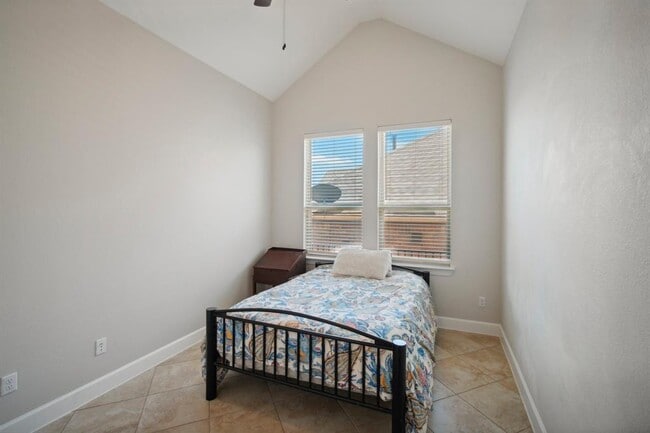 Building Photo - 134 Summer Square Dr
