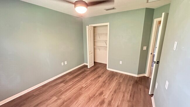 Building Photo - 2401 Nesslewood Dr