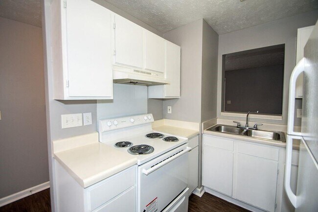 Building Photo - 506 E 38th St