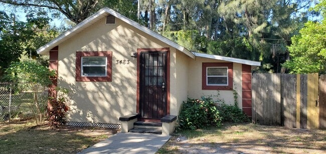 Primary Photo - 2/1 St Pete Move In Ready