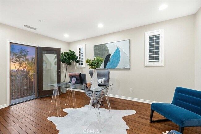 Building Photo - 33 Tall Hedge