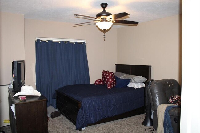 Building Photo - 6022 Spanish Oak Dr