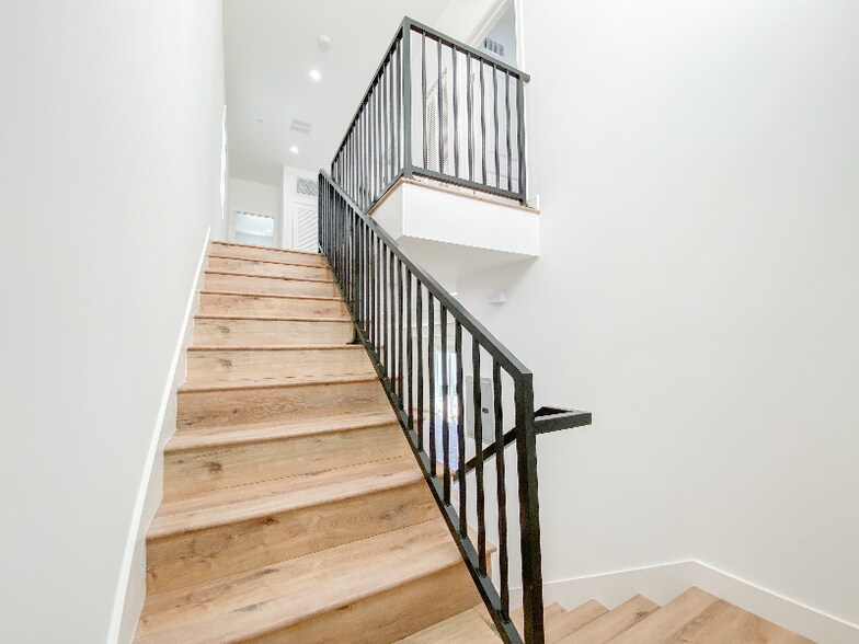 Building Photo - 6754 W 86th Pl