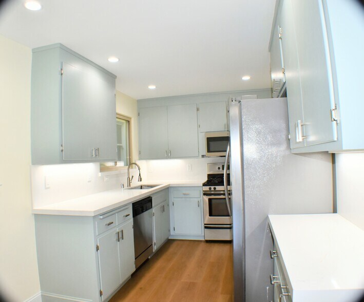 Building Photo - 286 Roosevelt Way