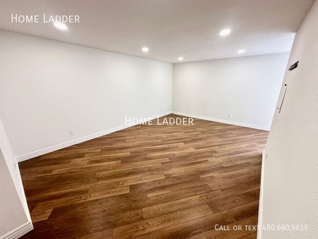Building Photo - 8084 E Del Laton Dr