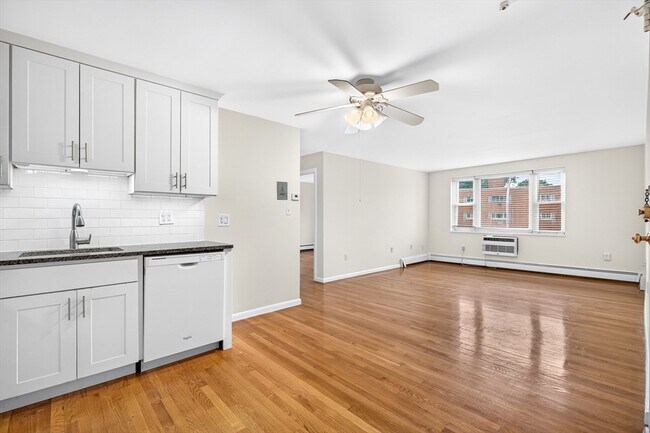 Building Photo - 190 Mt Auburn St
