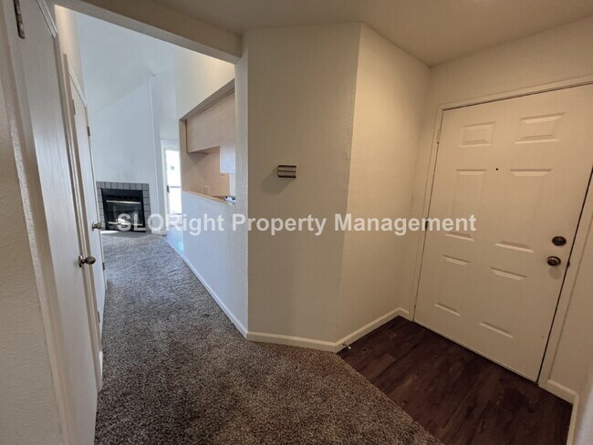 Building Photo - AVAILABLE AUGUST - Upstairs San Luis Obispo Condo - 2 Bedroom / 1 Bathroom