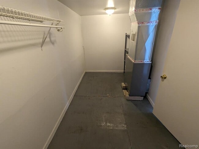 Building Photo - 965 Walton - Studio