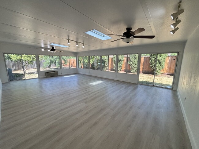 Building Photo - "Stunning Newly Remodeled 3-Bed Oasis with...