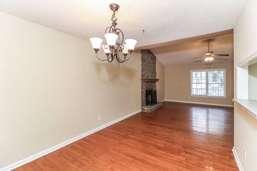 Building Photo - 2035 Castle Royale Dr