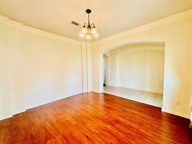Building Photo - 1803 Stoneleigh Ct
