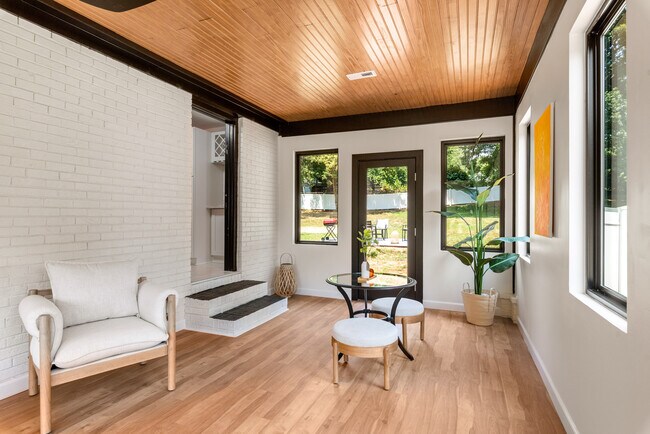 Building Photo - 5708 Southampton Rd