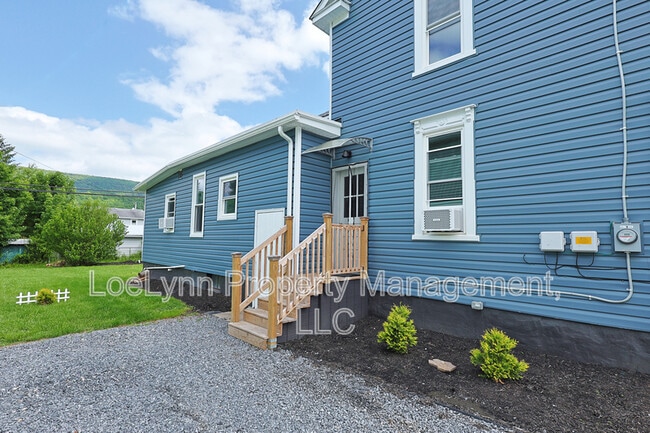 Building Photo - 14210 Temple St