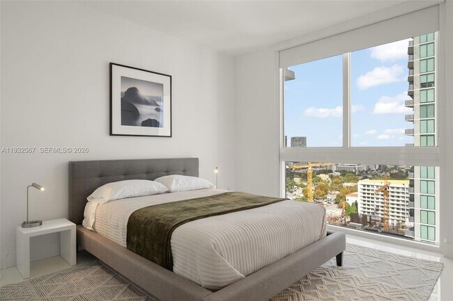 Building Photo - 600 NE 27th St