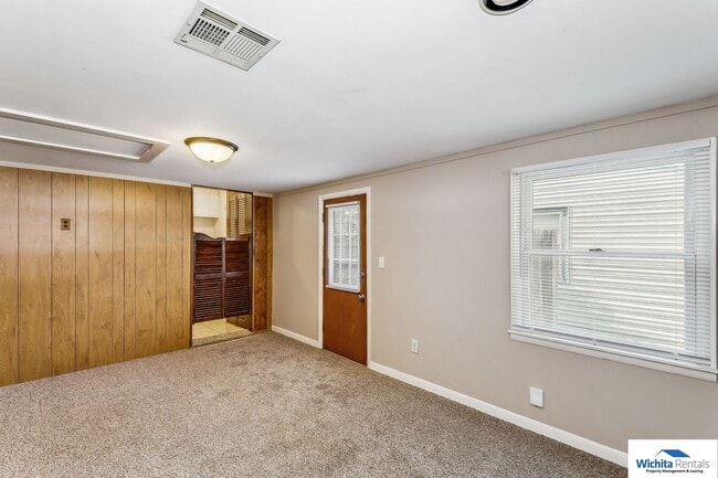 Building Photo - 3 bedroom 1 bath home